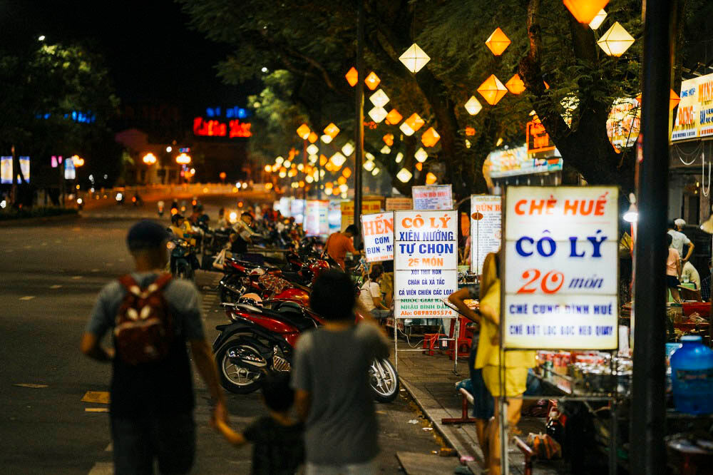 Admire the culinary delights of Hue’s evening stalls